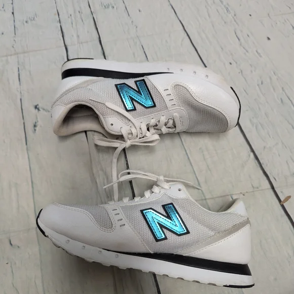 New Balance 311 tennis shoes - Picture 4 of 8